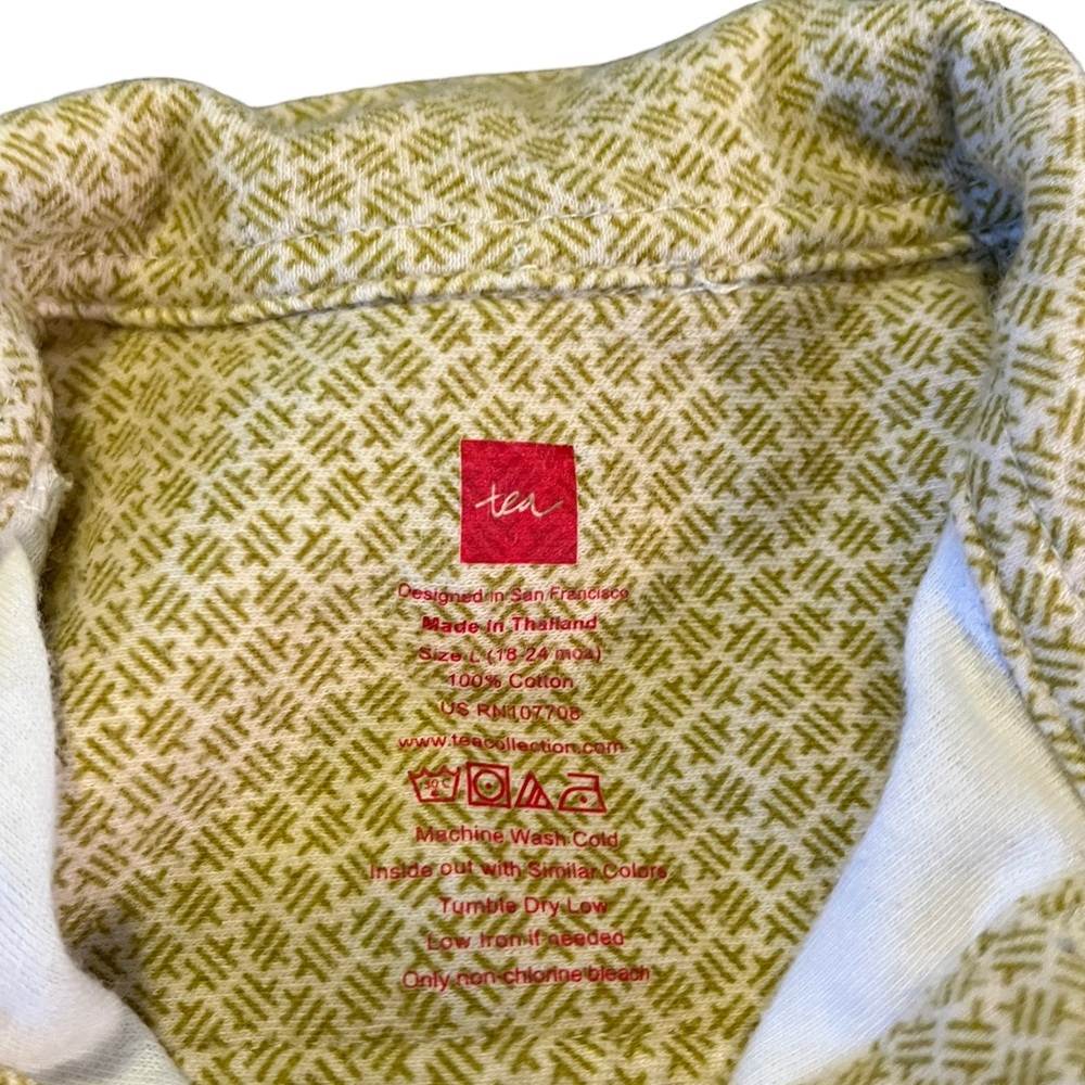 18 Months Kid Bundle | 2 Tops & 1 Pair of Pants - Picture 3 of 6
